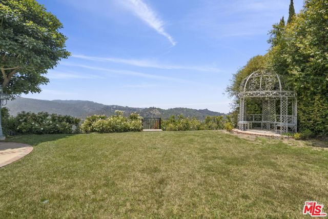 15515 Collina Strada, Los Angeles CA: https://media.crmls.org/mediaz/54664df5-5d7b-423a-a300-c81e0ecec2a7.jpg