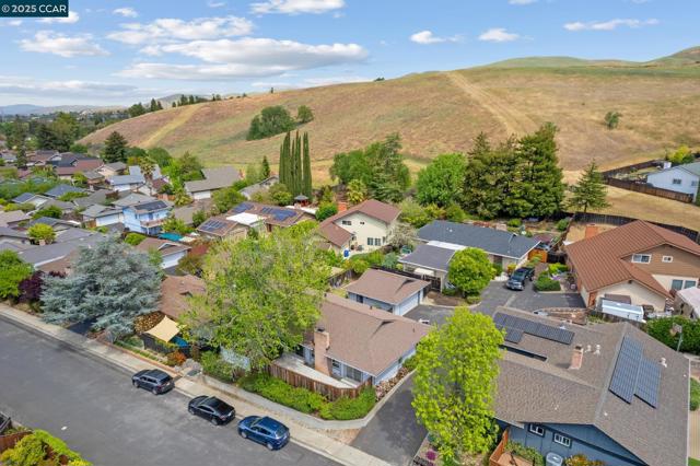 5571 Sepulveda Ct, Concord CA: https://media.crmls.org/mediaz/546650fa-f1ac-4066-9e6a-1b68217f7cb6.jpg