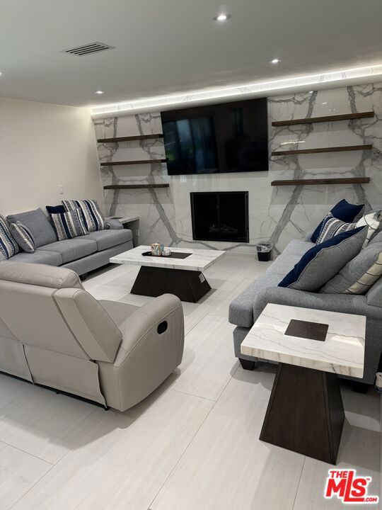 7627 Encino Avenue, Northridge CA: https://media.crmls.org/mediaz/5467ccb4-b900-40ca-8e81-33ba4e861b27.jpg