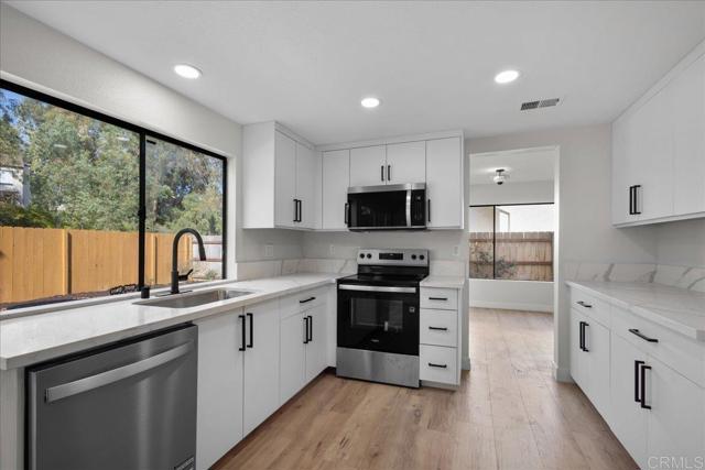 Detail Gallery Image 4 of 14 For 3134 Casa Bonita Dr, Bonita,  CA 91902 - 4 Beds | 2/1 Baths