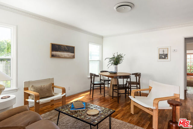 510 Venice Way, Venice CA: https://media.crmls.org/mediaz/5468c2bc-b9ce-49c9-9b0d-7c7a67c5bfe2.jpg