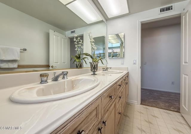 1768 Fox Springs Circle, Newbury Park CA: https://media.crmls.org/mediaz/54690246-61f0-4711-8094-f9a2224204bd.jpg