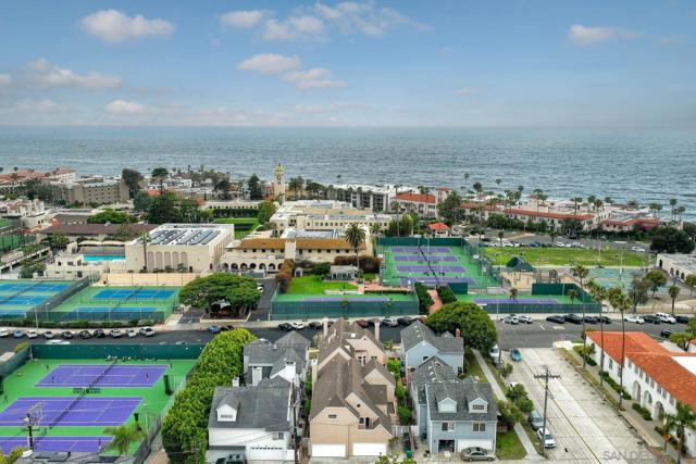 7635 Draper Avenue, La Jolla CA: https://media.crmls.org/mediaz/54695e65-bd21-4c45-87df-cfa79b24c7f4.jpg