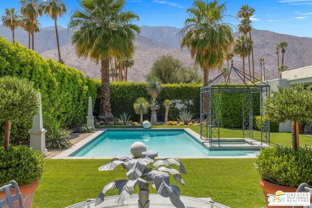 1860 Via Isla, Palm Springs CA: https://media.crmls.org/mediaz/54696587-c226-4848-8573-440d6507d5cd.jpg