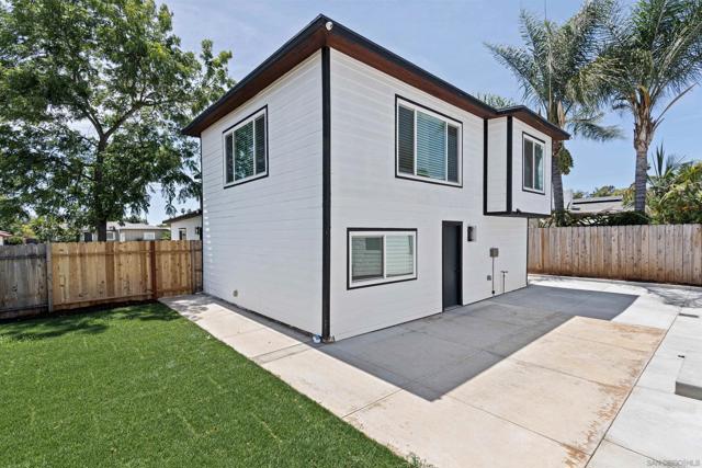 1160 Erica St, Escondido CA: https://media.crmls.org/mediaz/5469897a-7043-467a-8627-c964ec0e659a.jpg