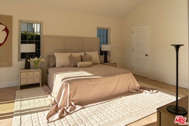 3531 S Barrington Avenue, Los Angeles CA: https://media.crmls.org/mediaz/5469ffac-434a-482f-83a3-f20ca51e3f53.jpg