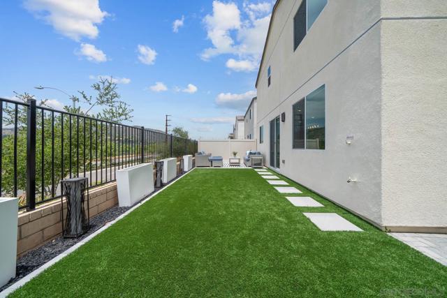 35052 Hacienda Heights, Fallbrook CA: https://media.crmls.org/mediaz/546a1eb7-c483-4e75-84f9-0d5b31e9bf15.jpg