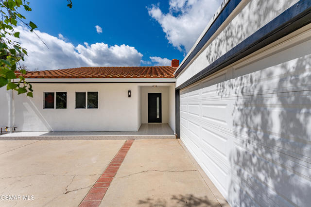 1161 Triunfo Canyon Road, Westlake Village CA: https://media.crmls.org/mediaz/546a2bd6-8b19-46d9-b22e-a7d3d005e9a1.jpg