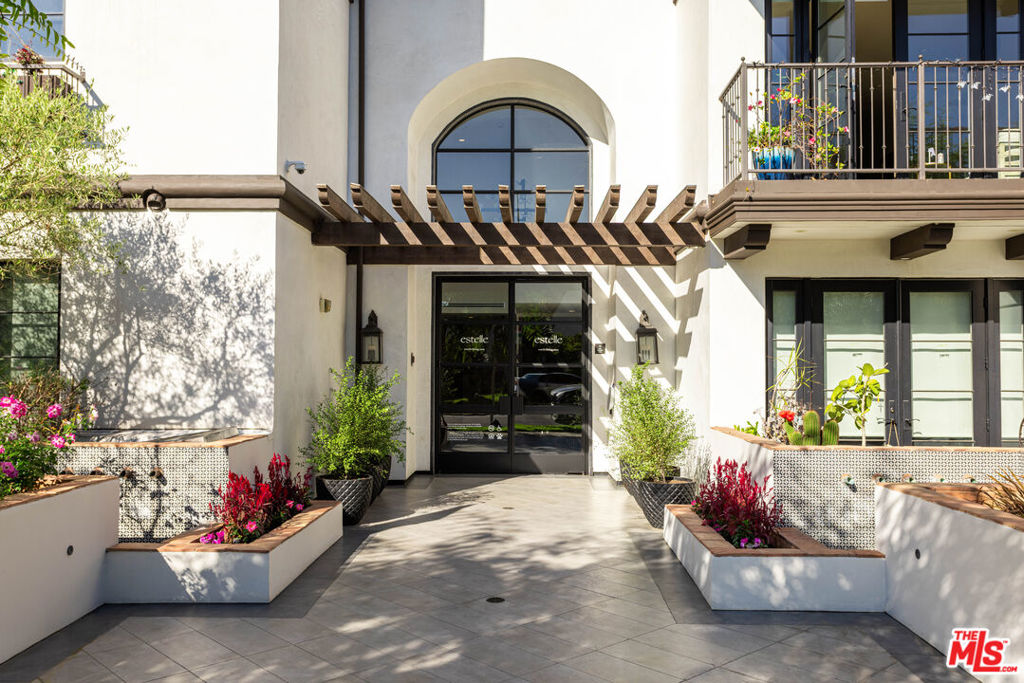 1333 S Orange Grove Avenue #102