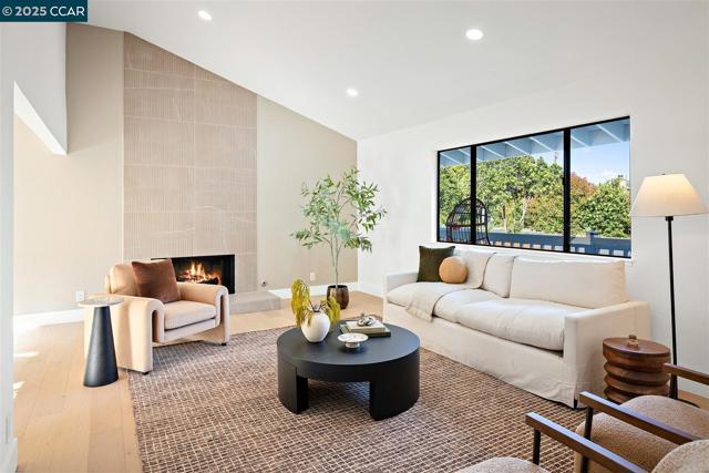 101 Lena Ct, Pleasant Hill CA: https://media.crmls.org/mediaz/546b6d9f-88c5-4a77-a083-a82cdd8b29d3.jpg