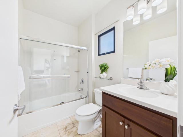 904 Zephyr Drive, Oakland CA: https://media.crmls.org/mediaz/546b81da-8b0e-48f9-8066-1ba31a490b12.jpg