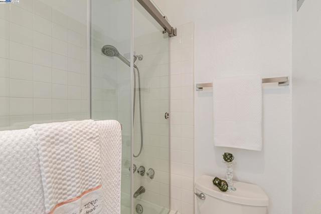 291 Tradewinds Dr, San Jose CA: https://media.crmls.org/mediaz/546b9246-4ceb-490b-8a6e-240507a13a54.jpg