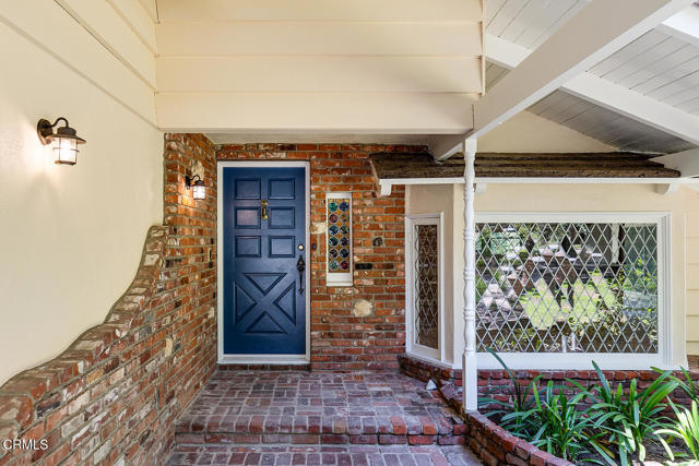 2058 Lyans Drive, La Canada Flintridge CA: https://media.crmls.org/mediaz/546bcdfa-f0ae-4f9a-81ec-530679e56d06.jpg
