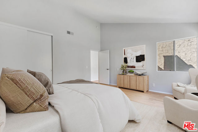 603 Racquet Club Lane, Thousand Oaks CA: https://media.crmls.org/mediaz/546bfdec-31e3-4cb4-a126-3f44868241f4.jpg