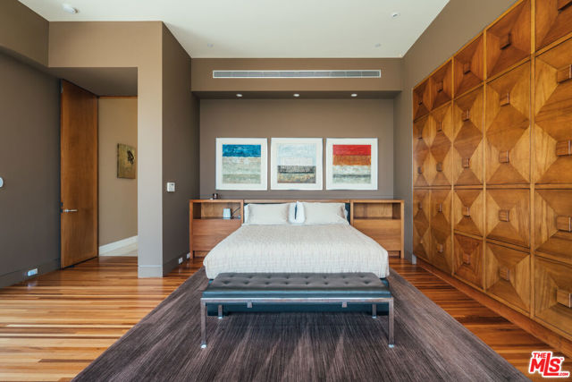 1470 CARLA, Beverly Hills CA: https://media.crmls.org/mediaz/546c0dcd-b654-47a5-bc7d-e06a0084c757.jpg