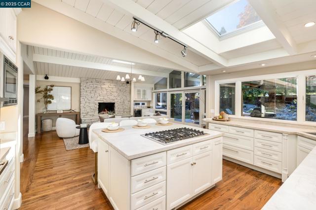 9 Saint Andrews Pl, Alamo CA: https://media.crmls.org/mediaz/546c1c13-a6b1-4c70-b0c0-2cece19faaa1.jpg