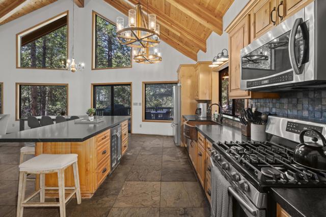 24747 Fern Valley Road, Idyllwild CA: https://media.crmls.org/mediaz/546c3c03-cbb7-4024-a78d-7a77b458a1a7.jpg