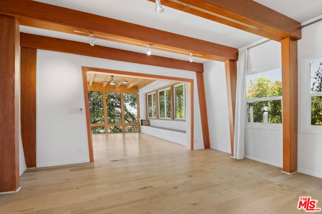 1212 Fernwood Pacific Drive, Topanga CA: https://media.crmls.org/mediaz/546c90bc-65c4-495d-9683-667a9109e427.jpg