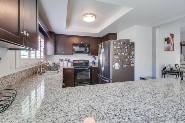 1737 Melrose Ave, Chula Vista CA: https://media.crmls.org/mediaz/546cdc4a-4c29-4d2a-9358-697ba6c75057.jpg