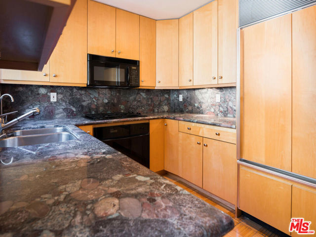 3023 BERKELEY Avenue, Los Angeles CA: https://media.crmls.org/mediaz/546ce9ea-5717-4f73-9ac2-35fe9ab17df7.jpg