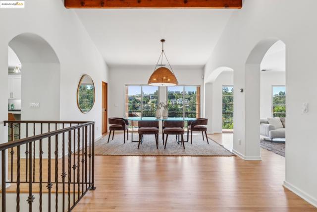 911 Aquarius Way, Oakland CA: https://media.crmls.org/mediaz/546ceff1-5dbf-40f4-8ee9-dbe771c20a6a.jpg