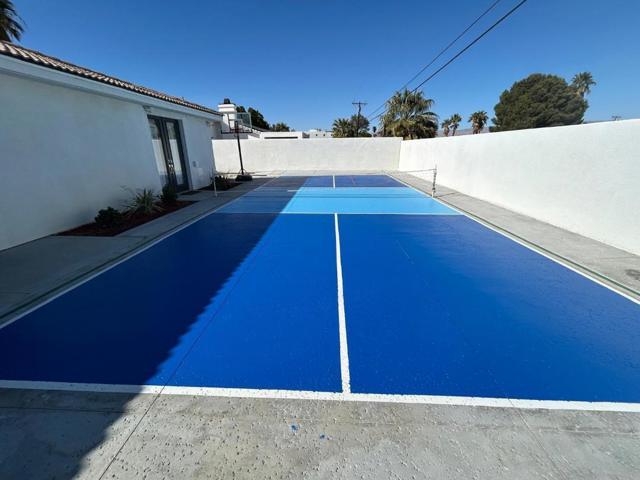 2932 N Sunrise Way, Palm Springs CA: https://media.crmls.org/mediaz/546d82ea-36ae-4d8c-b0c2-385b2c300181.jpg