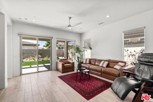 43 Zinfandel, Rancho Mirage CA: https://media.crmls.org/mediaz/546de7c7-0387-42be-b534-dbeb69e7b153.jpg