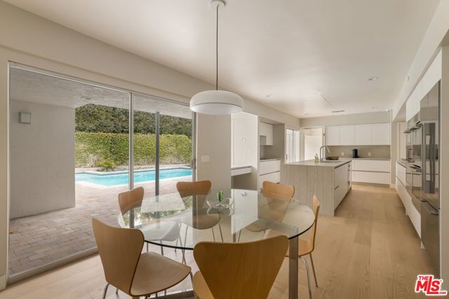 650 N Tigertail Road, Los Angeles CA: https://media.crmls.org/mediaz/546e5925-7d4a-4415-82cd-18d55bc72e7f.jpg
