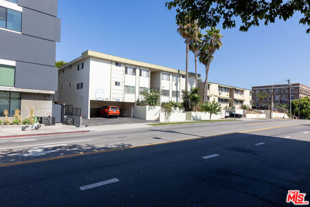 275 Lucas Avenue, Los Angeles CA: https://media.crmls.org/mediaz/546e649c-7124-41b4-8831-92f6e41495b5.jpg