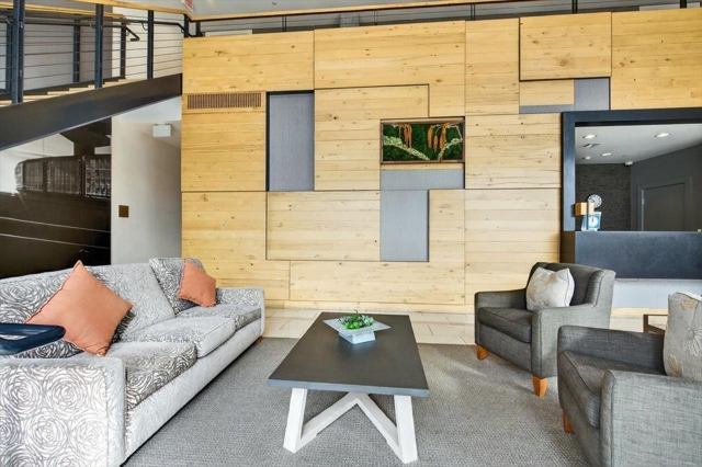 311 Oak St, Oakland CA: https://media.crmls.org/mediaz/546f083c-77df-4a8f-bd47-70d6a95d77b5.jpg