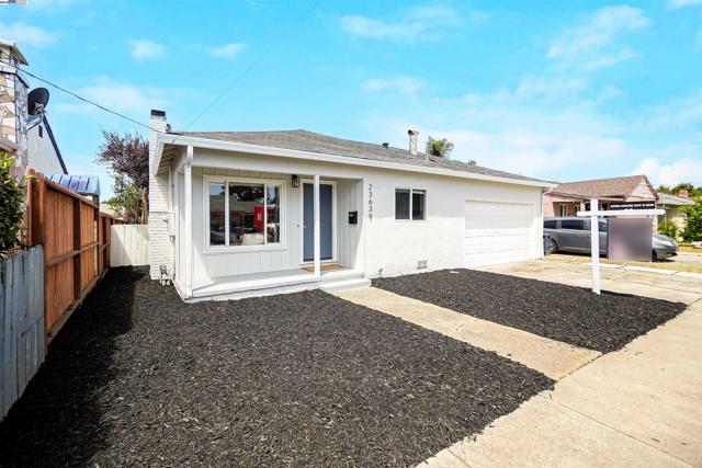 23639 Odom Dr, Hayward CA: https://media.crmls.org/mediaz/546f4bd8-94f2-4841-9f8d-1e9fdd5aa219.jpg