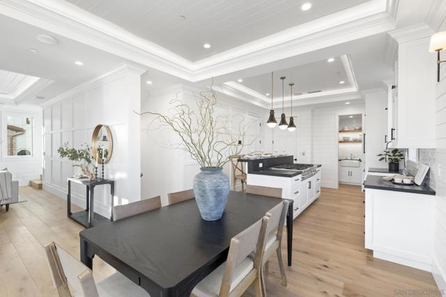 464 466 Westbourne, San Diego CA: https://media.crmls.org/mediaz/546f83cc-97c1-419d-89ed-51296d55907f.jpg