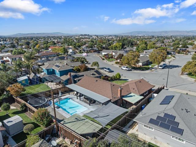 1231 Westward Drive, Hollister CA: https://media.crmls.org/mediaz/546fbfe7-1dc7-4166-9f93-1e896c816251.jpg