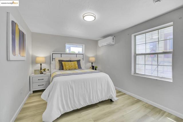 319 S 37Th St, Richmond CA: https://media.crmls.org/mediaz/54706646-13d7-4dd1-9cb6-77582624ea59.jpg