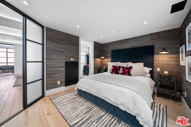 849 S Broadway, Los Angeles CA: https://media.crmls.org/mediaz/547098f0-b4dd-4061-b19c-52d24a2cb813.jpg