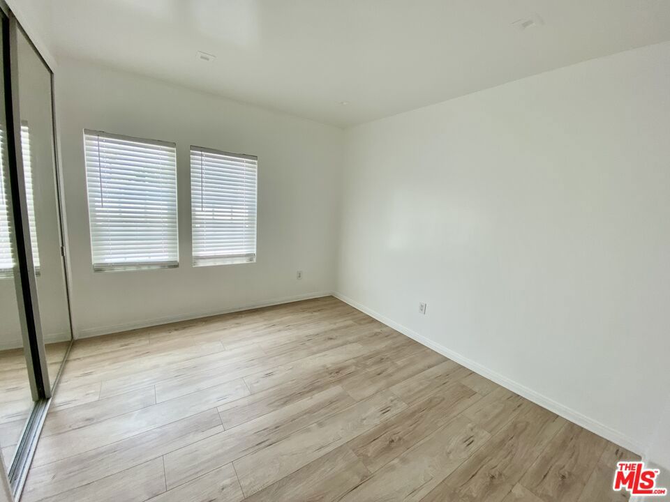 https://media.crmls.org/mediaz/5470c307-9d0c-45fd-b0c5-e5b84f8b6558.jpg?preset=X-Large