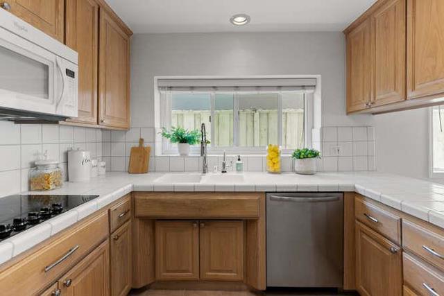 3339 Elgin Lane, San Jose CA: https://media.crmls.org/mediaz/5470fc20-ce0c-486a-9626-d34be3462a14.jpg