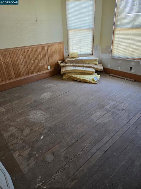 151 S 3Rd Ave, Oakdale CA: https://media.crmls.org/mediaz/54717517-7911-4b08-be7c-385e410cd0f5.jpg