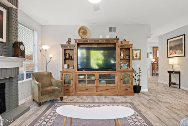2106 Fox Den Court, Oxnard CA: https://media.crmls.org/mediaz/5472c974-b2f9-46b2-b75d-324122cb7647.jpg