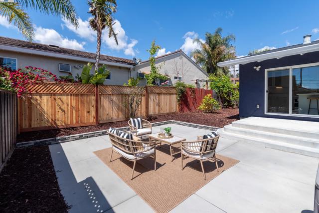 401 Emerson St, Fremont CA: https://media.crmls.org/mediaz/54734553-7bfa-4956-b162-2501059b5270.jpg