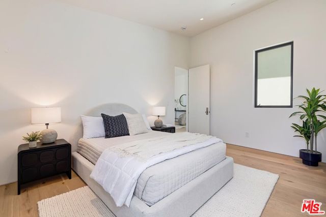 2831 Malcolm Avenue, Los Angeles CA: https://media.crmls.org/mediaz/5473d6ab-3afc-4266-bfce-f8fc8ed4f19d.jpg