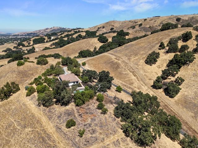 17101 Kruse Ranch Lane, Morgan Hill CA: https://media.crmls.org/mediaz/5473eee9-c521-49dd-809a-de4224578c2e.jpg