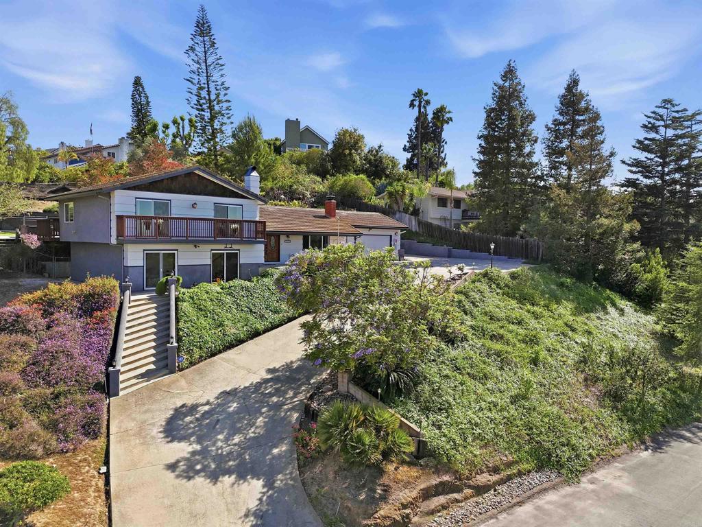 1045 Cima Dr - photo 2