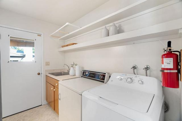 17 Oak Street, Los Altos CA: https://media.crmls.org/mediaz/54741edf-a2f7-4161-a82b-efe2dc9c27b2.jpg