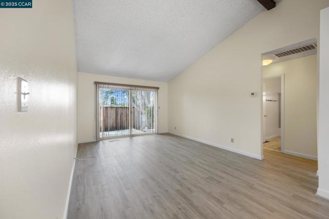 5571 Sepulveda Ct, Concord CA: https://media.crmls.org/mediaz/54746d4a-ba54-402b-9d8e-fc066405ac25.jpg