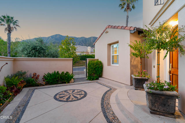 3911 Lilac Canyon Lane, Altadena CA: https://media.crmls.org/mediaz/54749361-3adf-4932-b4a8-6e0698d551bc.jpg