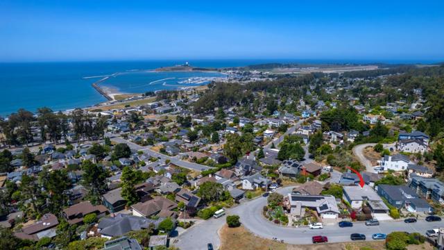 215 El Granada Boulevard, Half Moon Bay CA: https://media.crmls.org/mediaz/5474e01b-3c54-4b23-8745-5faf24cbaf10.jpg