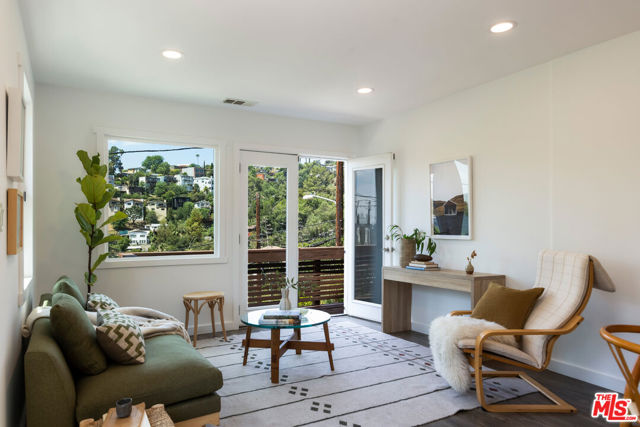 450 Rustic Drive, Los Angeles CA: https://media.crmls.org/mediaz/54750eb4-8476-401e-a248-5b94ea322044.jpg