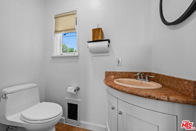 13201 Cheltenham Drive, Sherman Oaks CA: https://media.crmls.org/mediaz/54755b1d-a704-40a6-9b1f-9d2818b30154.jpg