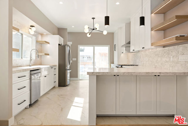 1558 W 47th Street, Los Angeles CA: https://media.crmls.org/mediaz/54756cda-3289-4849-8456-8a364fe1f4fb.jpg